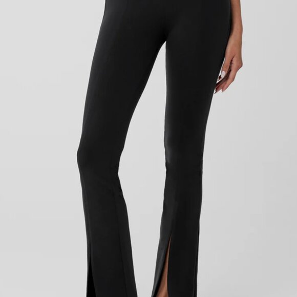 Alo Airbrush High-Waist Flutter Legging - Picture 2 of 4